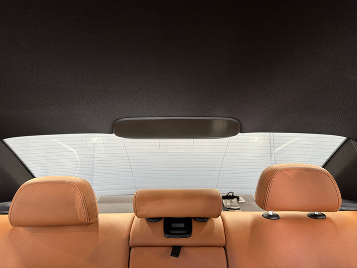 令和2年BMW3シリーズセダンのカーフィルム施工前内側のリアガラス
